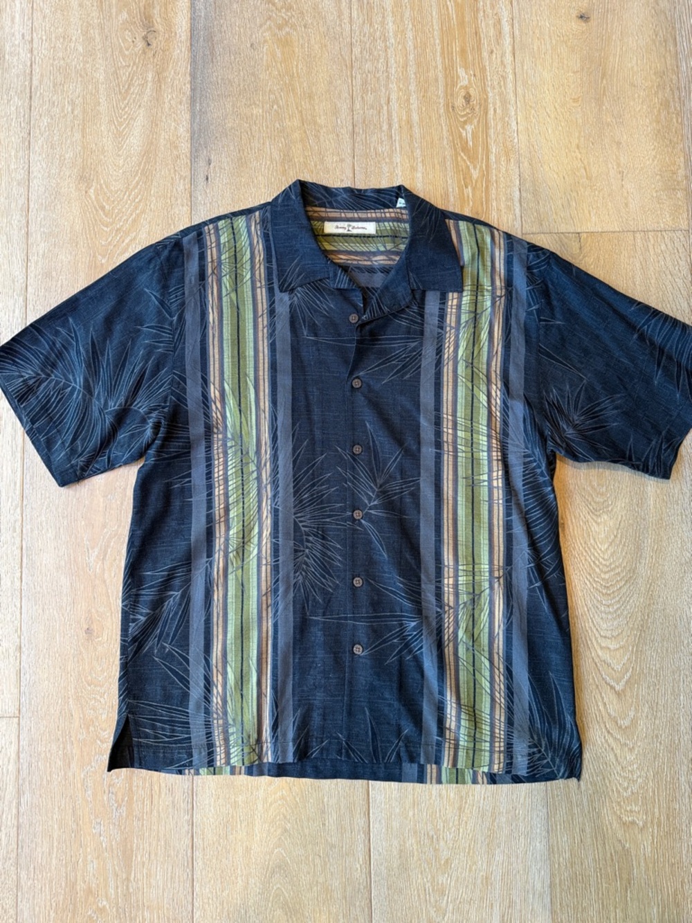 Tommy Bahama XL Men's Black Short-Sleeve Button-Up Shirt